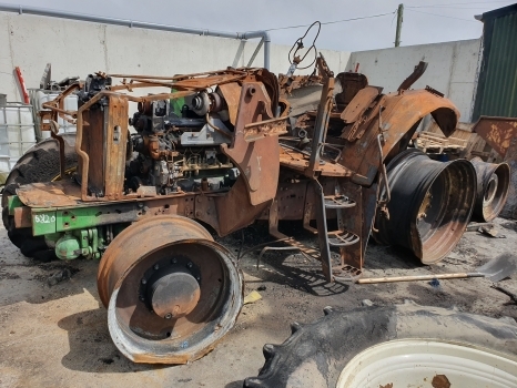 John Deere 6820 Front Rear Axle, Transmission, Engine Lift Parts Nut - Piezas de recambio para Tractor: foto 1 John Deere 6820 Front Rear Axle, Transmission, Engine Lift Parts Nut - Piezas de recambio para Tractor: foto 1