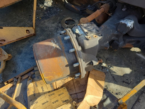 Valtra S374 Front Axle Hub Rhs Complete 770/624 7700609201, 7700610501 - Eje delantero: foto 1 Valtra S374 Front Axle Hub Rhs Complete 770/624 7700609201, 7700610501 - Eje delantero: foto 1