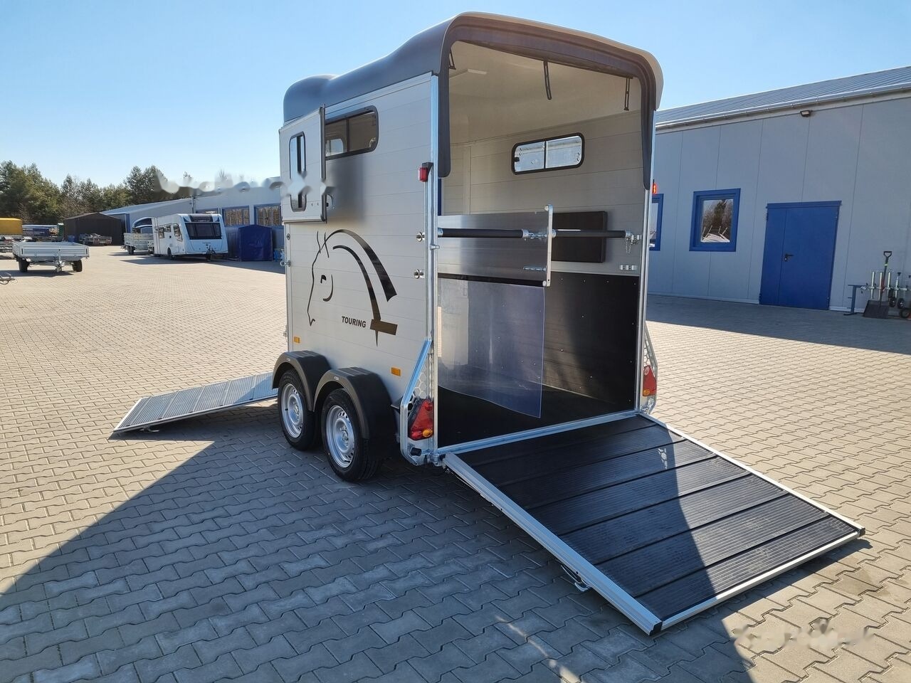 Leasing de Cheval Liberté Touring Country + front gate + saddle room trailer for 2 horses Cheval Liberté Touring Country + front gate + saddle room trailer for 2 horses: foto 24