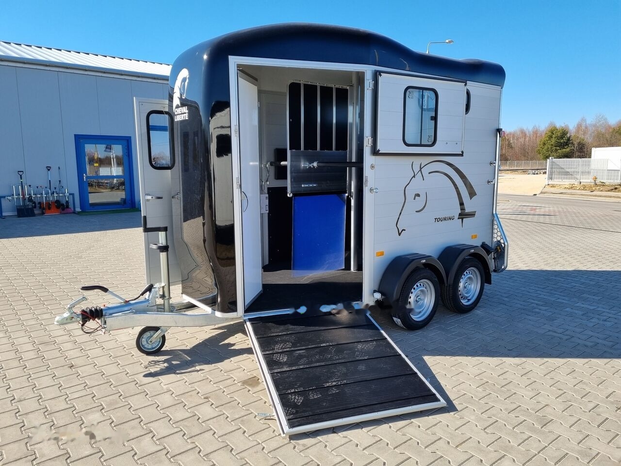 Leasing de Cheval Liberté Touring Country + front gate + saddle room trailer for 2 horses Cheval Liberté Touring Country + front gate + saddle room trailer for 2 horses: foto 19