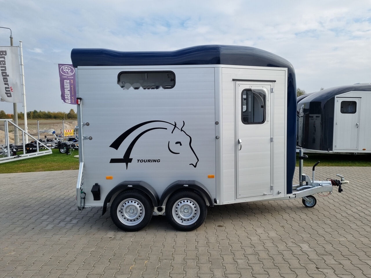 Leasing de Cheval Liberté Touring Country + front gate + saddle room trailer for 2 horses Cheval Liberté Touring Country + front gate + saddle room trailer for 2 horses: foto 14
