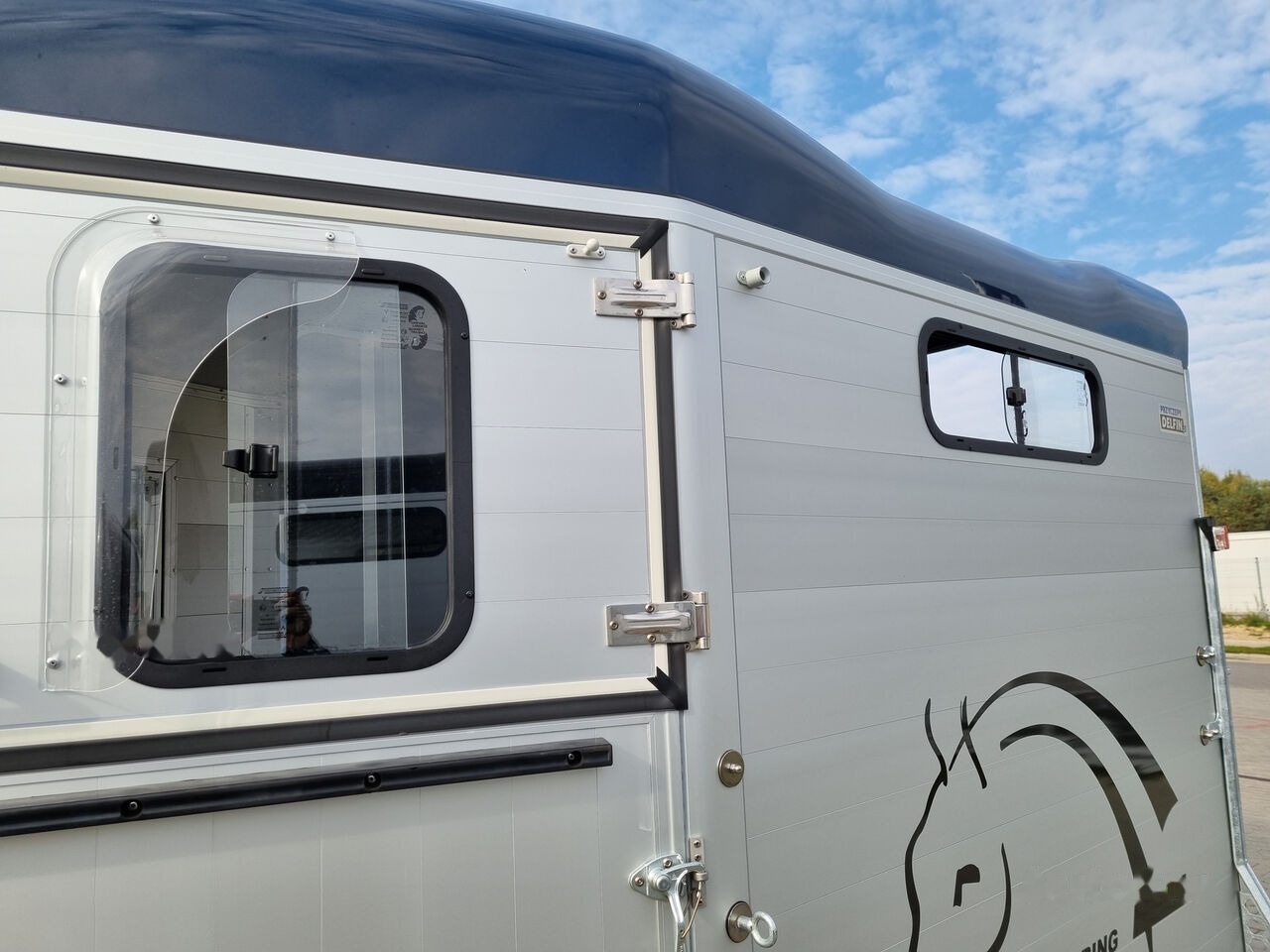 Leasing de Cheval Liberté Touring Country + front gate + saddle room trailer for 2 horses Cheval Liberté Touring Country + front gate + saddle room trailer for 2 horses: foto 17