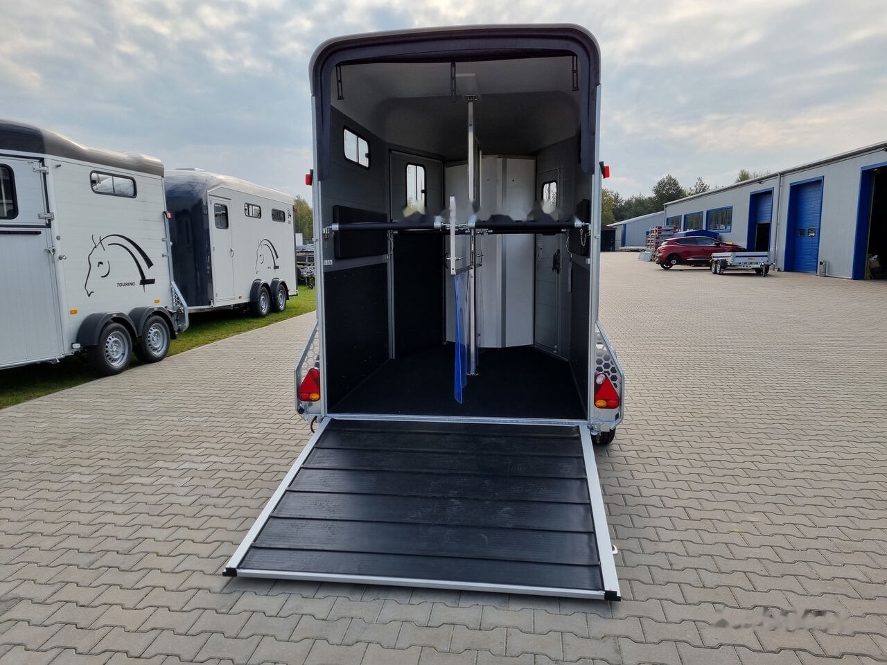 Leasing de Cheval Liberté Touring Country + front gate + saddle room trailer for 2 horses Cheval Liberté Touring Country + front gate + saddle room trailer for 2 horses: foto 23