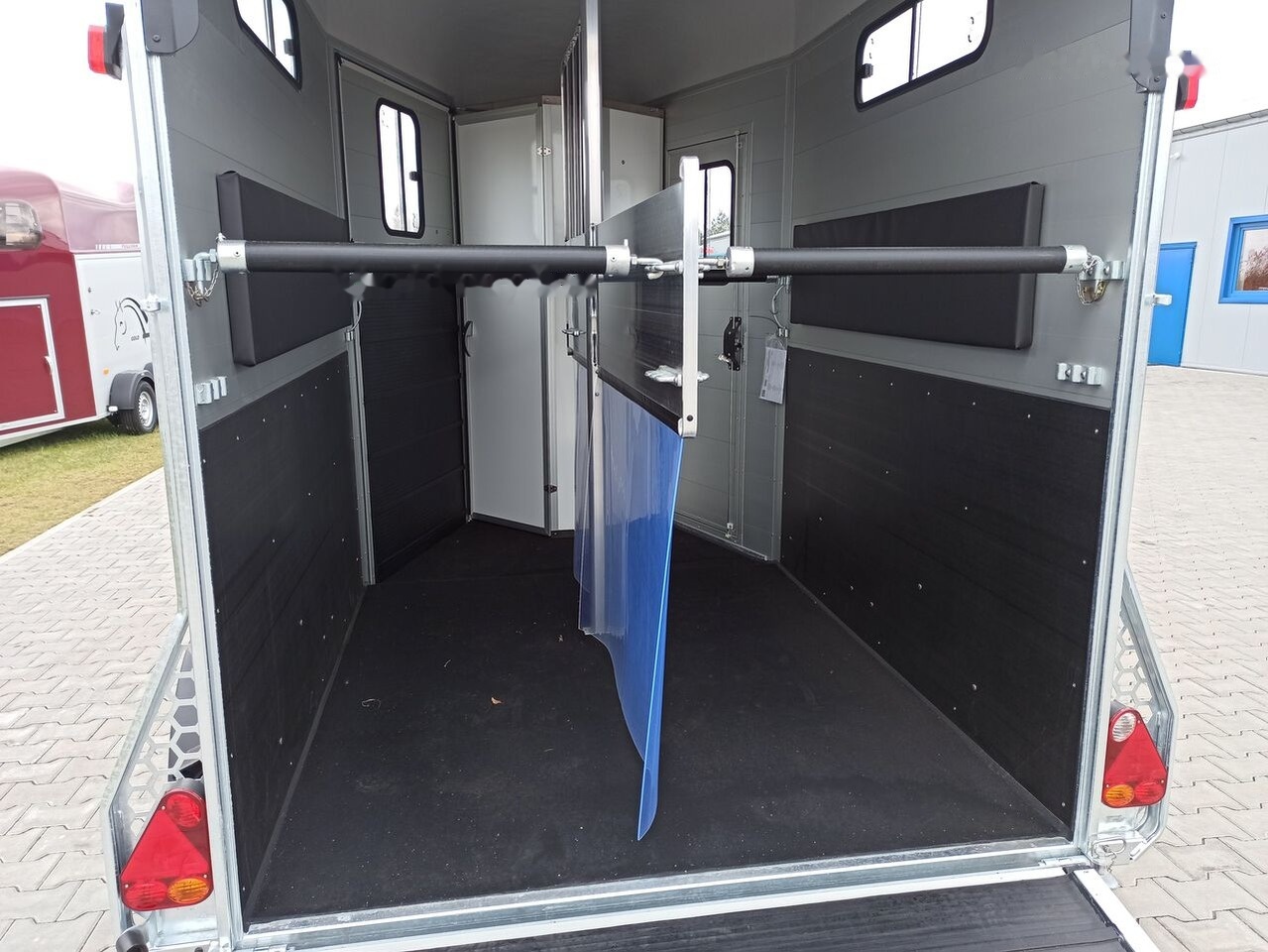 Leasing de Cheval Liberté Touring Country + front gate + saddle room trailer for 2 horses Cheval Liberté Touring Country + front gate + saddle room trailer for 2 horses: foto 25