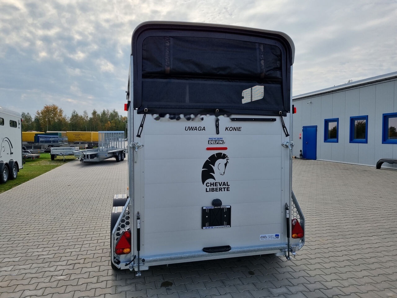 Leasing de Cheval Liberté Touring Country + front gate + saddle room trailer for 2 horses Cheval Liberté Touring Country + front gate + saddle room trailer for 2 horses: foto 12