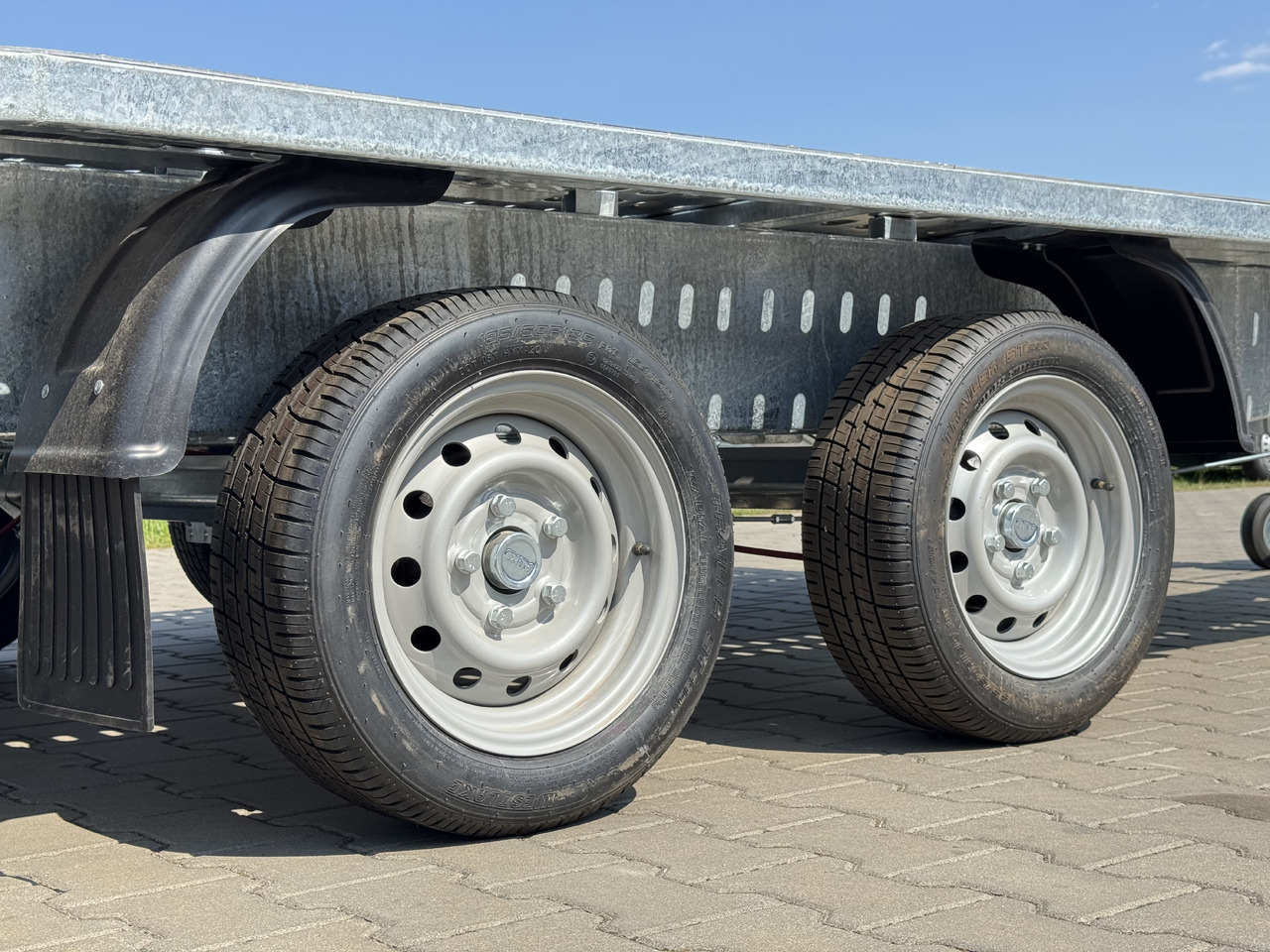 NIEWIADÓW Jupiter 4.5 - 450 x 210 cm / 2700 kg - Remolque portavehículos: foto 3 NIEWIADÓW Jupiter 4.5 - 450 x 210 cm / 2700 kg - Remolque portavehículos: foto 3