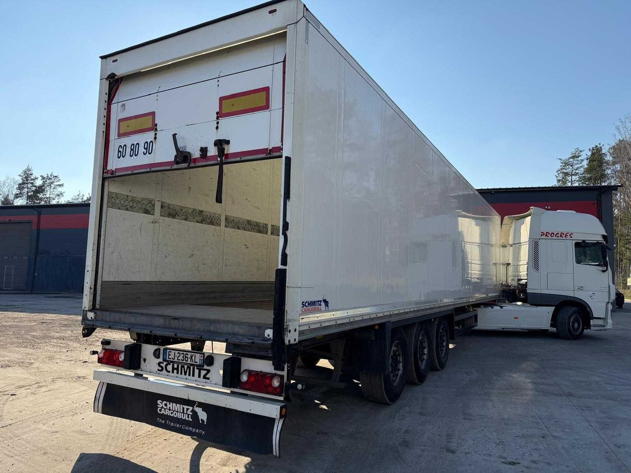 Schmitz Izoterma Kontener Box, 2017r, roleta , 481083 km , z Francji - Semirremolque caja cerrada: foto 1 Schmitz Izoterma Kontener Box, 2017r, roleta , 481083 km , z Francji - Semirremolque caja cerrada: foto 1