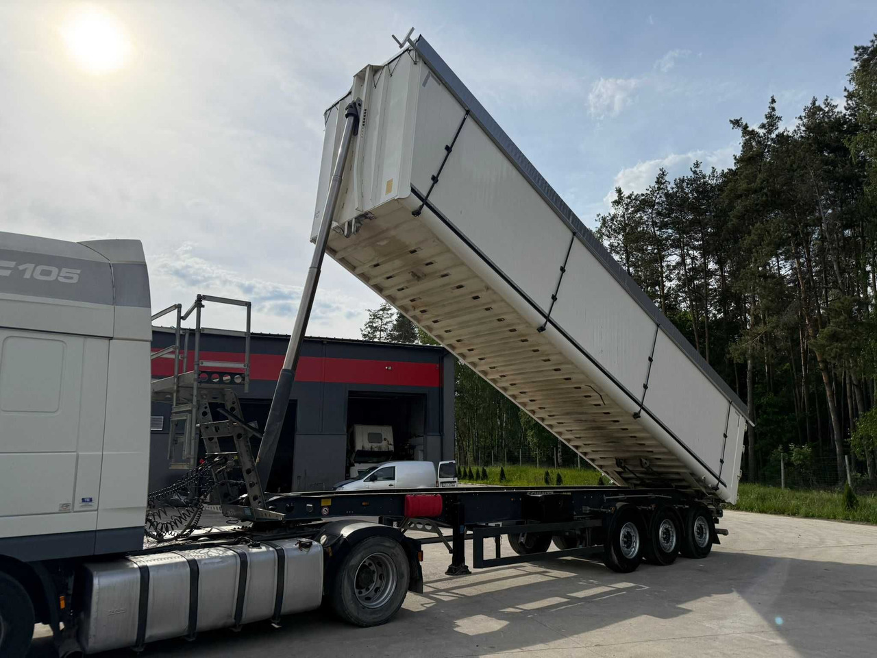 Wywrotka Schmitz 59 m3, 2018 rok, oś podnoszona, drzwi z Francji - Semirremolque volquete: foto 2 Wywrotka Schmitz 59 m3, 2018 rok, oś podnoszona, drzwi z Francji - Semirremolque volquete: foto 2