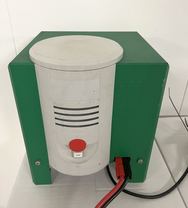 Hoppecke unknown | Trak mini 24V30A 230v Year unknown 80A Rema battery connecto Trak mini 24V30A 230v Year unknown 80A Rema battery connector - Acumulador para Equipo de manutención: foto 1 Hoppecke unknown | Trak mini 24V30A 230v Year unknown 80A Rema battery connecto Trak mini 24V30A 230v Year unknown 80A Rema battery connector - Acumulador para Equipo de manutención: foto 1