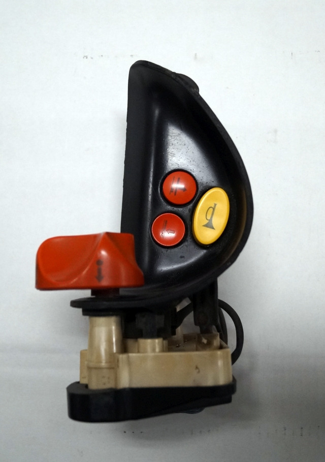 Linde 1443605100 | Rijschakelaar Control handle Control module - Sistema eléctrico para Equipo de manutención: foto 1 Linde 1443605100 | Rijschakelaar Control handle Control module - Sistema eléctrico para Equipo de manutención: foto 1