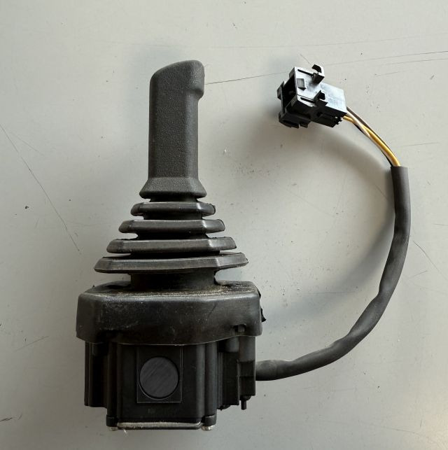 Linde 409324 | Joystick Single Axis Still no. 8409324 sn 00186 17/13 - Sistema eléctrico para Equipo de manutención: foto 1 Linde 409324 | Joystick Single Axis Still no. 8409324 sn 00186 17/13 - Sistema eléctrico para Equipo de manutención: foto 1