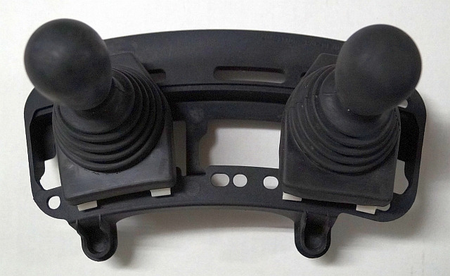 Linde 7919040015 | Joystick sn. 3244 - Sistema eléctrico para Equipo de manutención: foto 1 Linde 7919040015 | Joystick sn. 3244 - Sistema eléctrico para Equipo de manutención: foto 1