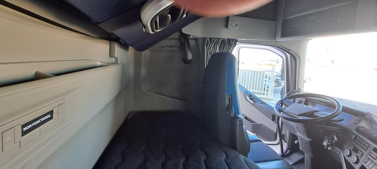 Cabeza tractora Volvo FH 460 Globetrotter XL Retarder i-Save: foto 11