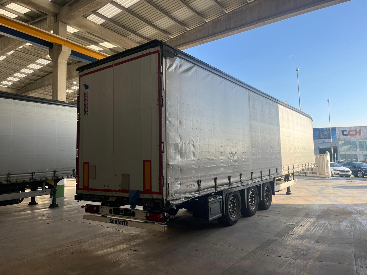Schmitz Cargobull SCS24/L Varios - Semirremolque lona: foto 3 Schmitz Cargobull SCS24/L Varios - Semirremolque lona: foto 3