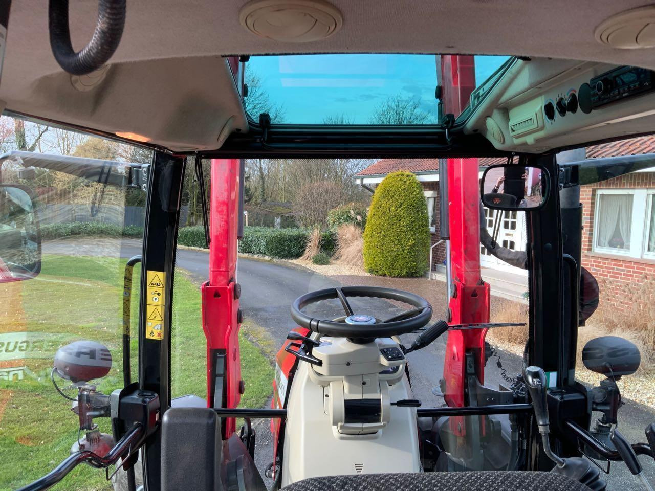 Massey Ferguson MF 5709 S - Tractor: foto 3 Massey Ferguson MF 5709 S - Tractor: foto 3