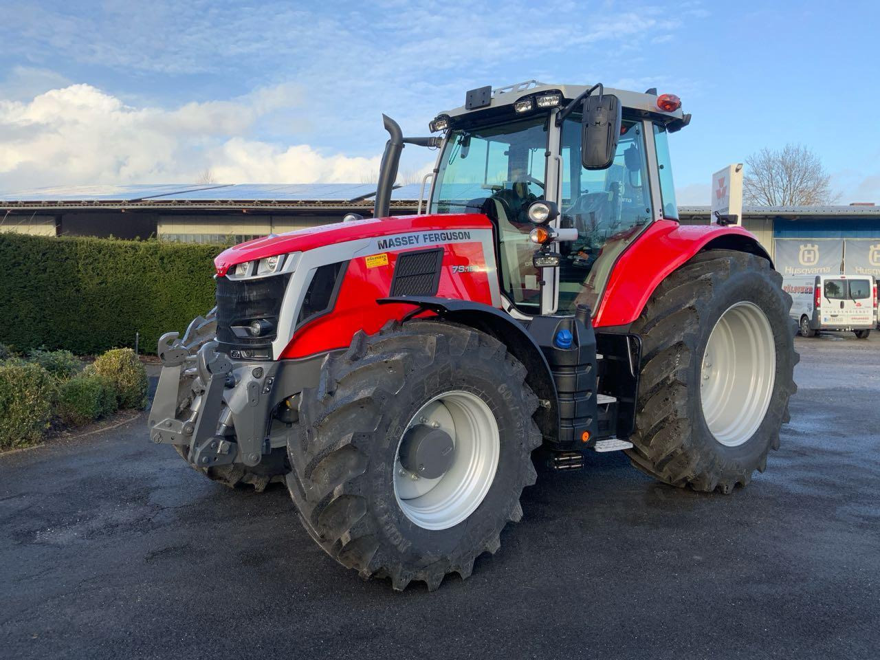 Massey Ferguson MF 7S.180 DYNA-VT - Tractor: foto 1 Massey Ferguson MF 7S.180 DYNA-VT - Tractor: foto 1