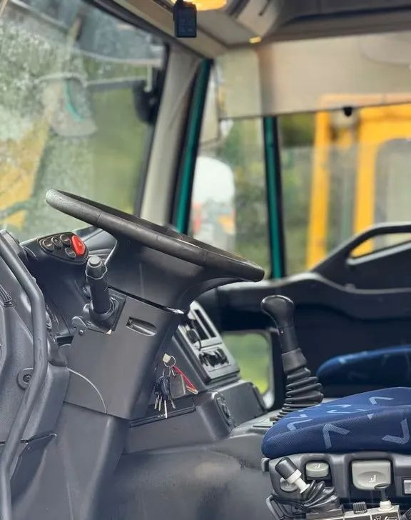 Iveco TRAKKER 450 6x4 WYWROTKA MELLER | EURO 5 | MANUAL | KLIMA | RETARDER | PRZEBIEG 364 000km ! - Camión volquete: foto 5 Iveco TRAKKER 450 6x4 WYWROTKA MELLER | EURO 5 | MANUAL | KLIMA | RETARDER | PRZEBIEG 364 000km ! - Camión volquete: foto 5