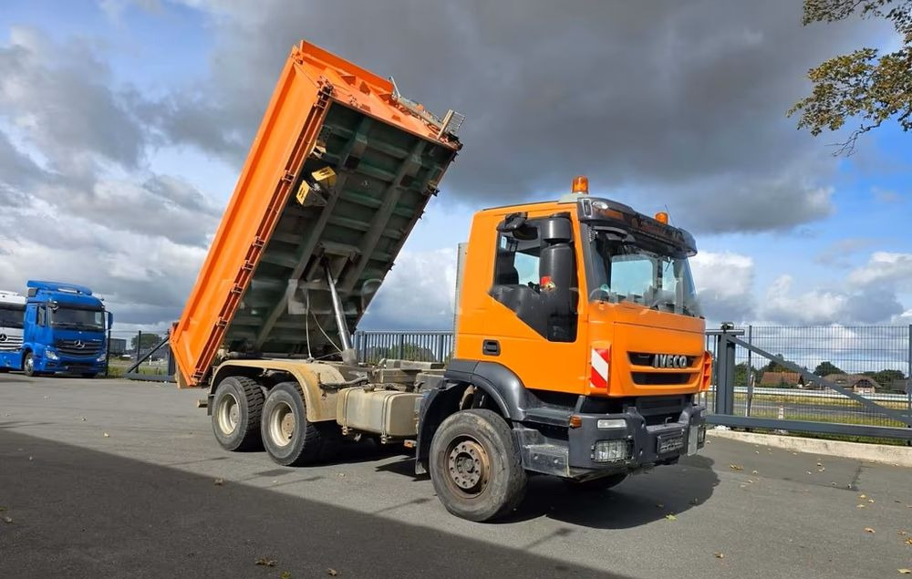 Iveco Trakker AD 360 – Trójstronny Wywrotka Meiller – 6x4 – Euro 5 - 279.067 km - Camión volquete: foto 1 Iveco Trakker AD 360 – Trójstronny Wywrotka Meiller – 6x4 – Euro 5 - 279.067 km - Camión volquete: foto 1