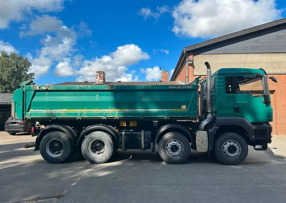 MAN TGS 35.440 8x4 Meiller Trójstronna wywrotka Bordmatik | Retarder | Euro 5 - Camión volquete: foto 4 MAN TGS 35.440 8x4 Meiller Trójstronna wywrotka Bordmatik | Retarder | Euro 5 - Camión volquete: foto 4