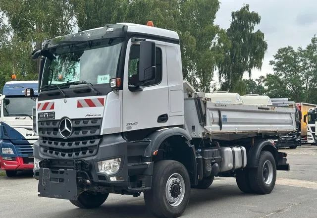 Mercedes-Benz Arocs 2040 4x4 – Meiller | Euro 6c | płyta czołowa do montażu pługu, osprzętu zimowego lub komunalnego | Automat | Resory stalowe (Blatt-Blatt) - Camión volquete: foto 4 Mercedes-Benz Arocs 2040 4x4 – Meiller | Euro 6c | płyta czołowa do montażu pługu, osprzętu zimowego lub komunalnego | Automat | Resory stalowe (Blatt-Blatt) - Camión volquete: foto 4