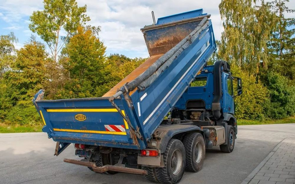 Mercedes-Benz Arocs 2652 6x4 – Wywrotka trójstronna Meiller z Bordmatik (Euro 6) - Camión volquete: foto 3 Mercedes-Benz Arocs 2652 6x4 – Wywrotka trójstronna Meiller z Bordmatik (Euro 6) - Camión volquete: foto 3