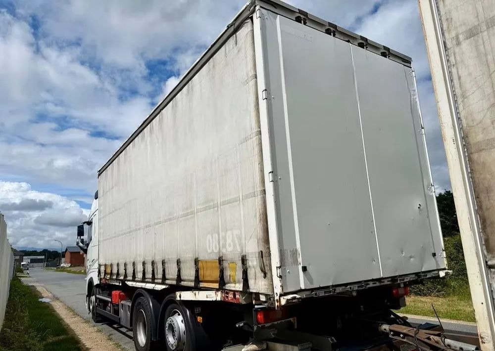 Volvo FH460 6x2 BDF | Hydrauliczna platforma załadunkowa | Ogrzewanie postojowe | Automatyczna skrzynia | Euro 6d - Camión lona: foto 5 Volvo FH460 6x2 BDF | Hydrauliczna platforma załadunkowa | Ogrzewanie postojowe | Automatyczna skrzynia | Euro 6d - Camión lona: foto 5