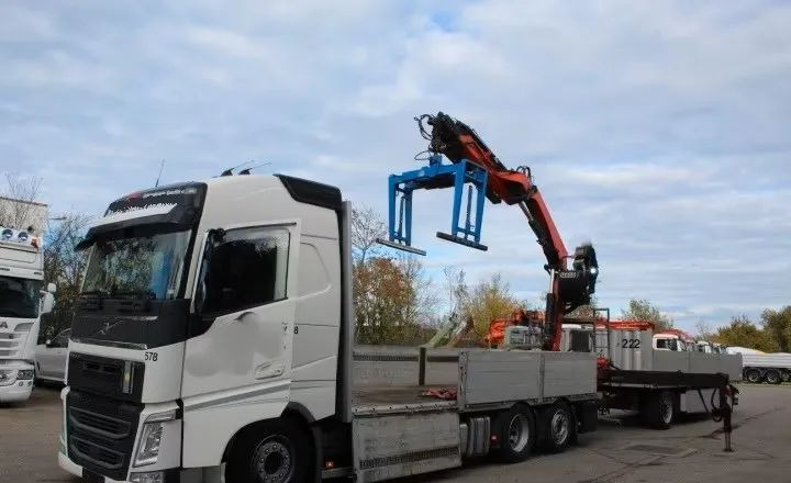 Volvo FH500 6x2 | Platforma z HDS Fassi F215A7 - Sterowanie radiowe | Euro 6 | Automatyczna skrzynia | 390 000 km - Camión caja abierta, Camión grúa: foto 5 Volvo FH500 6x2 | Platforma z HDS Fassi F215A7 - Sterowanie radiowe | Euro 6 | Automatyczna skrzynia | 390 000 km - Camión caja abierta, Camión grúa: foto 5