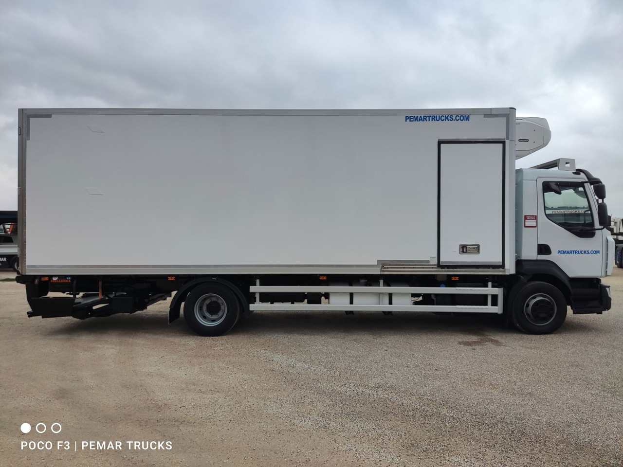 RENAULT MIDLUM D16 240 EURO 6 - Camión frigorífico: foto 4 RENAULT MIDLUM D16 240 EURO 6 - Camión frigorífico: foto 4