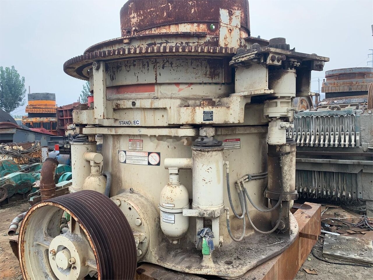Metso HP400 Original Cone Crusher Used - Trituradora de cono: foto 3 Metso HP400 Original Cone Crusher Used - Trituradora de cono: foto 3
