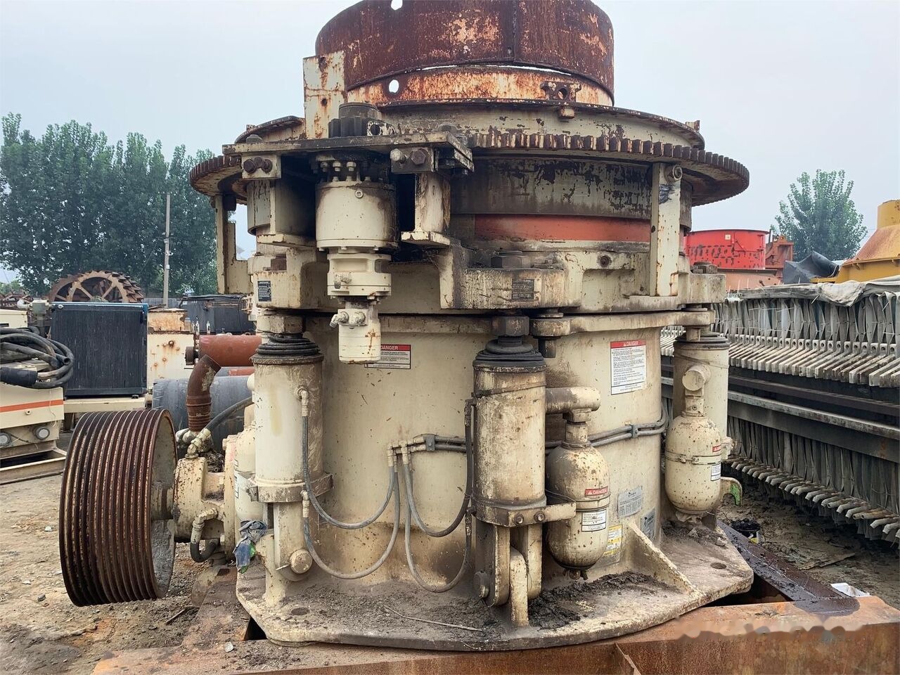 Metso HP400 Original Cone Crusher Used - Trituradora de cono: foto 1 Metso HP400 Original Cone Crusher Used - Trituradora de cono: foto 1