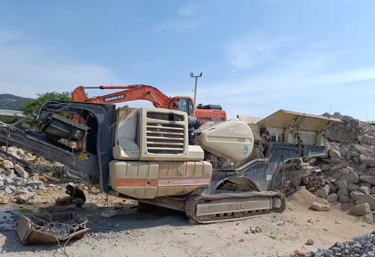 Metso Lokotrack LT106 Jaw Crusher - Trituradora móvil: foto 4 Metso Lokotrack LT106 Jaw Crusher - Trituradora móvil: foto 4