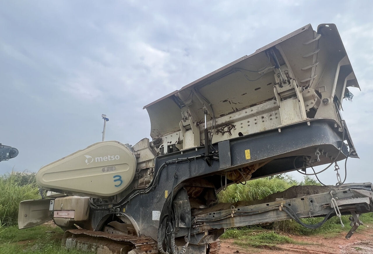 Metso Lokotrack LT106 Jaw Crusher - Trituradora móvil: foto 1 Metso Lokotrack LT106 Jaw Crusher - Trituradora móvil: foto 1