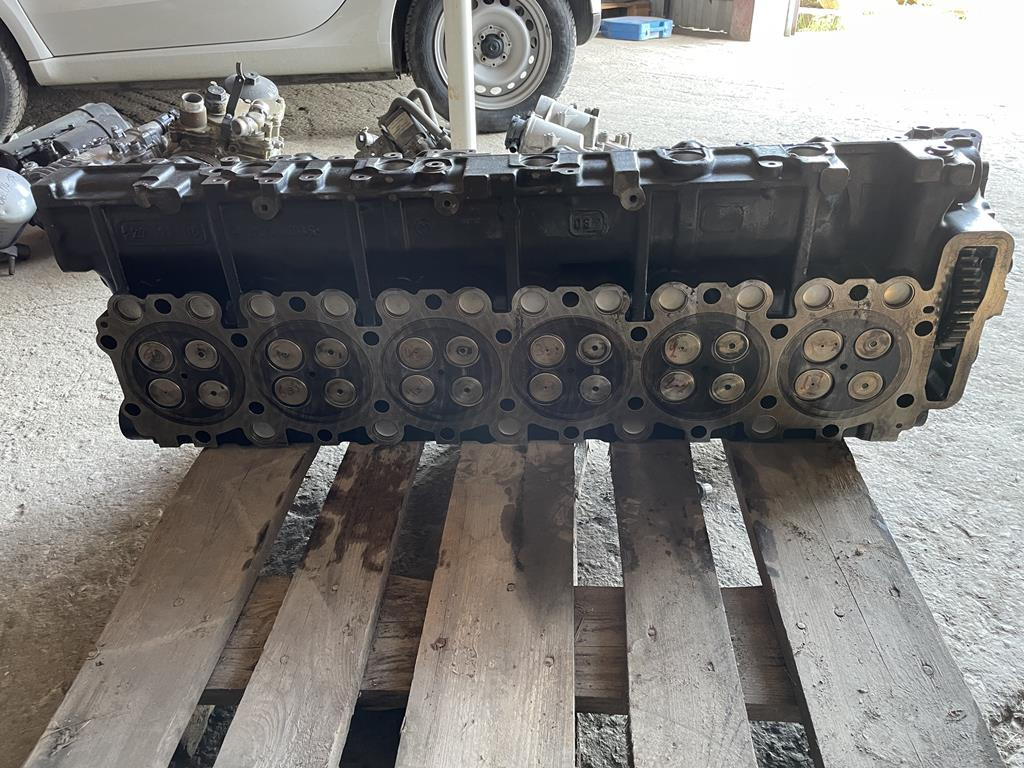 MAN TGA COMMONRAIL D20 - Cabezal de bloque para Camión: foto 4 MAN TGA COMMONRAIL D20 - Cabezal de bloque para Camión: foto 4