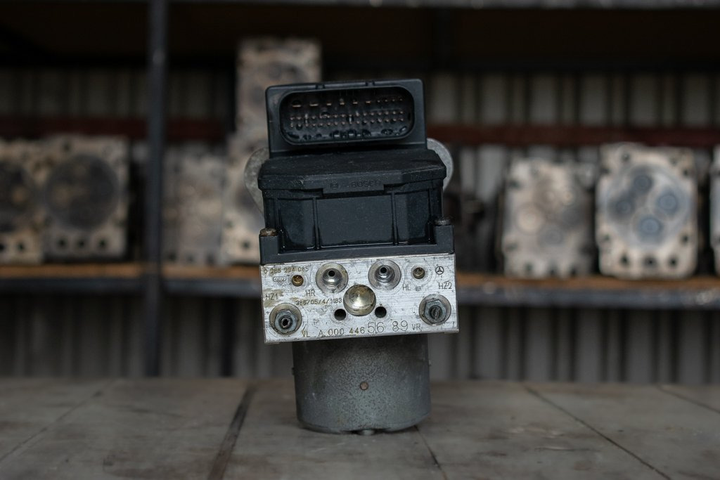 MERCEDES-BENZ ABS BRAKE UNIT - Piezas de freno para Camión: foto 1 MERCEDES-BENZ ABS BRAKE UNIT - Piezas de freno para Camión: foto 1