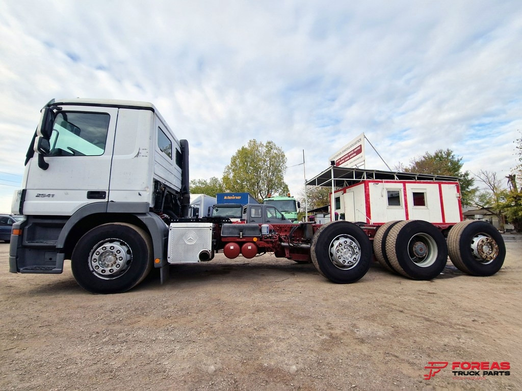 MERCEDES-BENZ ACTROS 3241 8x2 EURO 5 INTARDER - Camión chasis: foto 4 MERCEDES-BENZ ACTROS 3241 8x2 EURO 5 INTARDER - Camión chasis: foto 4