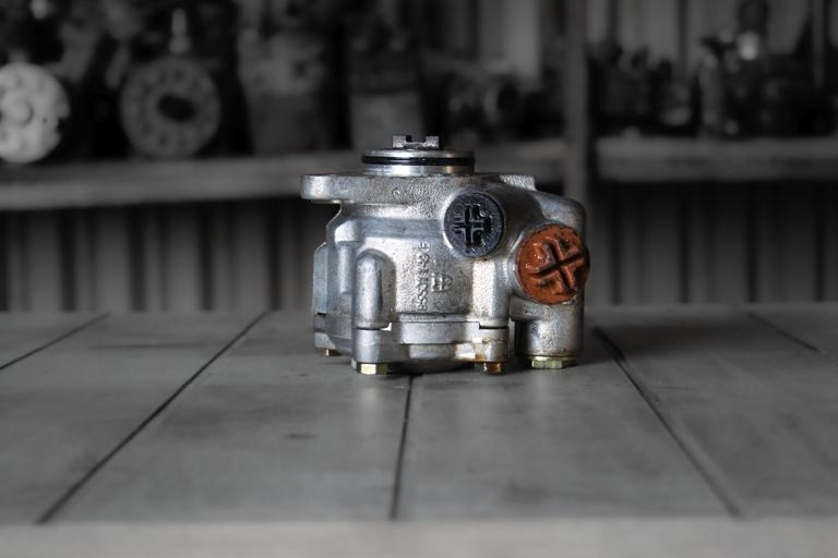 MERCEDES-BENZ ATEGO - 120 BAR - Bomba de dirección para Camión: foto 2 MERCEDES-BENZ ATEGO - 120 BAR - Bomba de dirección para Camión: foto 2