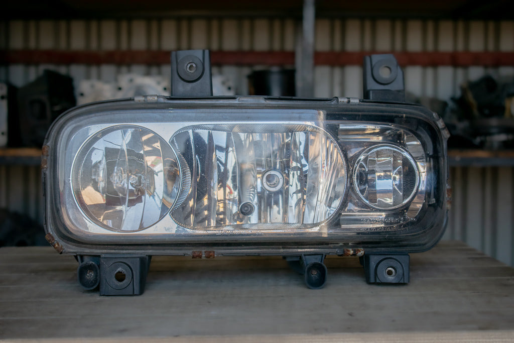 MERCEDES-BENZ HEADLIGHT - DRIVER - Faro delantero para Camión: foto 1 MERCEDES-BENZ HEADLIGHT - DRIVER - Faro delantero para Camión: foto 1