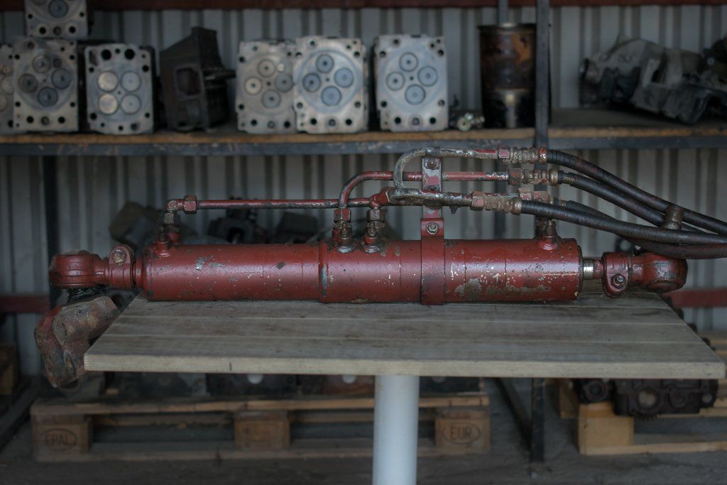 MERCEDES-BENZ SK HYDRAULIC STEERING BOTTLE - Cilindro hidráulico para Camión: foto 1 MERCEDES-BENZ SK HYDRAULIC STEERING BOTTLE - Cilindro hidráulico para Camión: foto 1