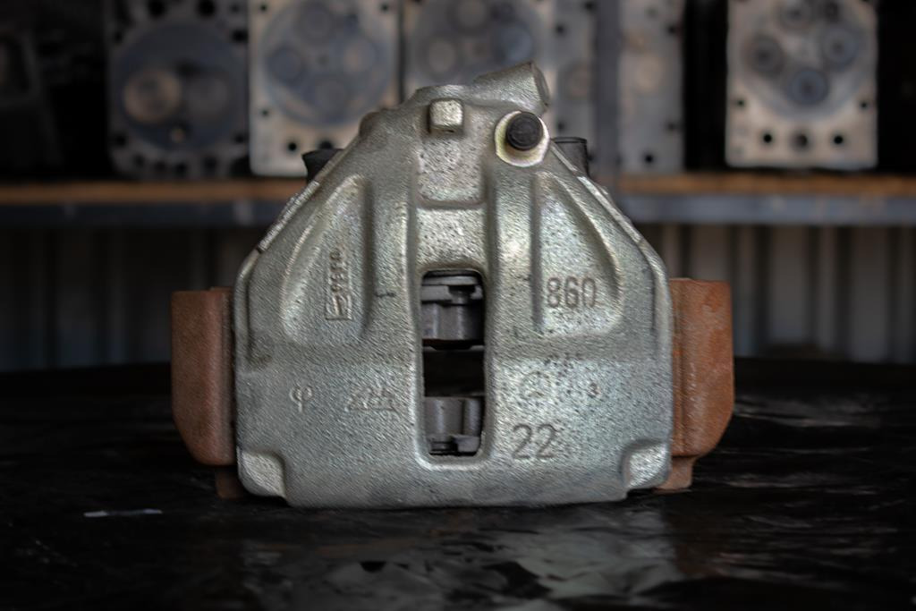 MERCEDES-BENZ SPRINTER OM602 - PASSENGER - Pinza de freno para Camión: foto 1 MERCEDES-BENZ SPRINTER OM602 - PASSENGER - Pinza de freno para Camión: foto 1