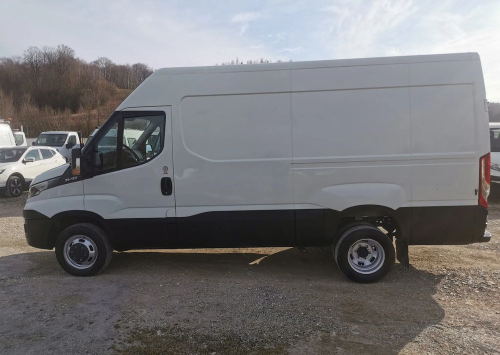 Iveco 35C13 Daily L3H2 bliźniak Klima 2.3-130KM 6-biegów Hak podwójne koła 35-130 L4H2 - Furgón: foto 2 Iveco 35C13 Daily L3H2 bliźniak Klima 2.3-130KM 6-biegów Hak podwójne koła 35-130 L4H2 - Furgón: foto 2