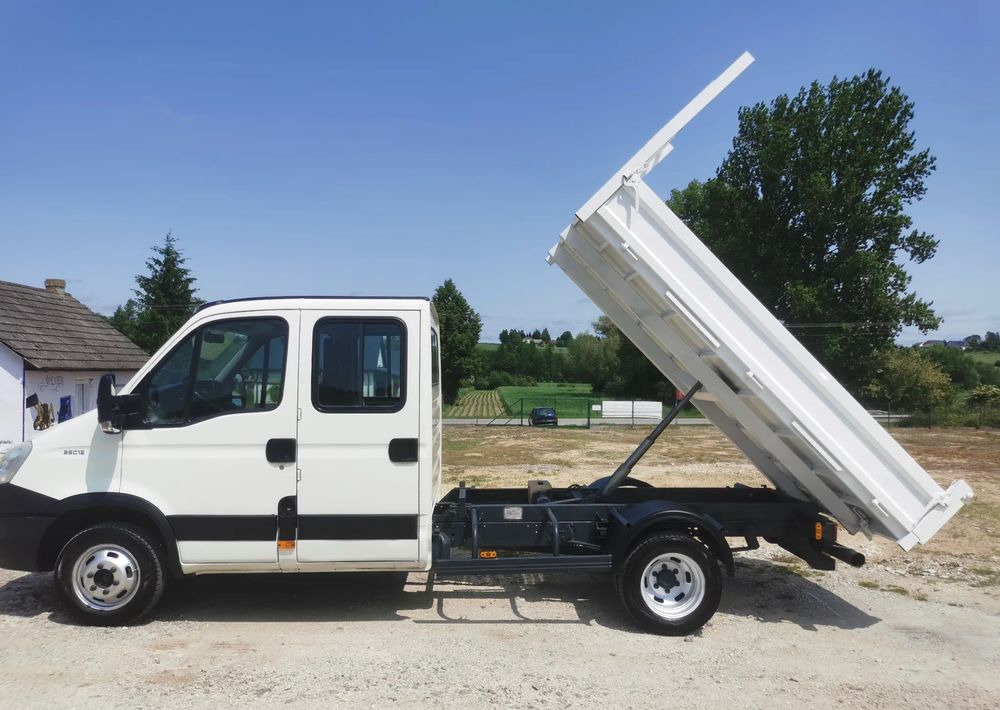 Iveco Daily 35C13 Kiper brygadówka 7-os wywrotka 130KM klimatyzacja Hak doka - Volquete furgoneta: foto 2 Iveco Daily 35C13 Kiper brygadówka 7-os wywrotka 130KM klimatyzacja Hak doka - Volquete furgoneta: foto 2