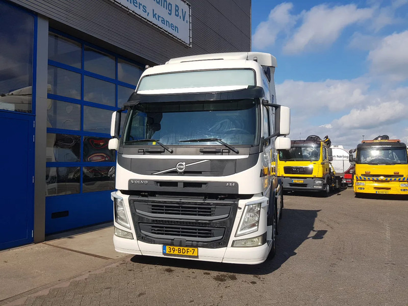 Volvo FM 420 Globetrotter XL Double tank - Cabeza tractora: foto 2 Volvo FM 420 Globetrotter XL Double tank - Cabeza tractora: foto 2