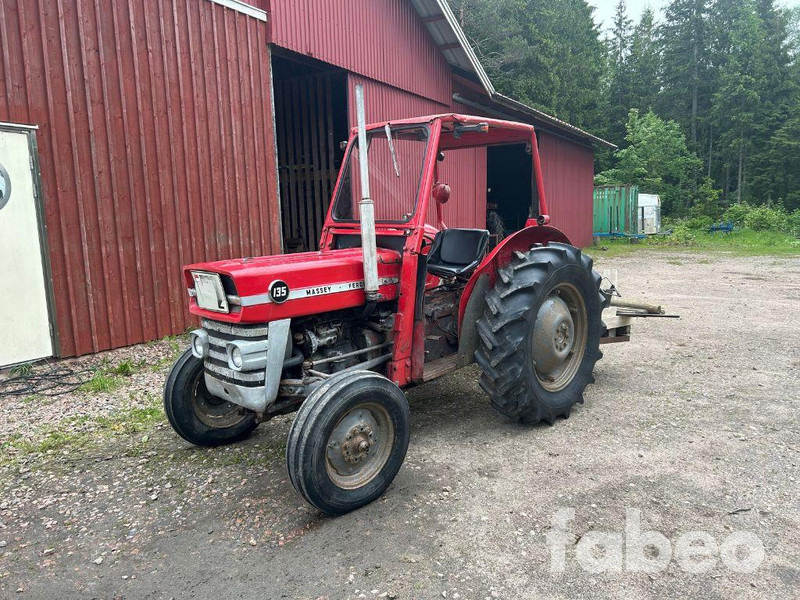 Massey Ferguson 135 - Tractor: foto 1 Massey Ferguson 135 - Tractor: foto 1