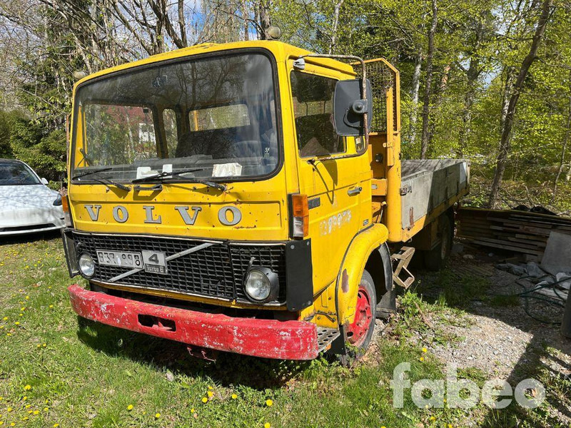 Volvo F408 - Camión caja abierta, Camión grúa: foto 1 Volvo F408 - Camión caja abierta, Camión grúa: foto 1