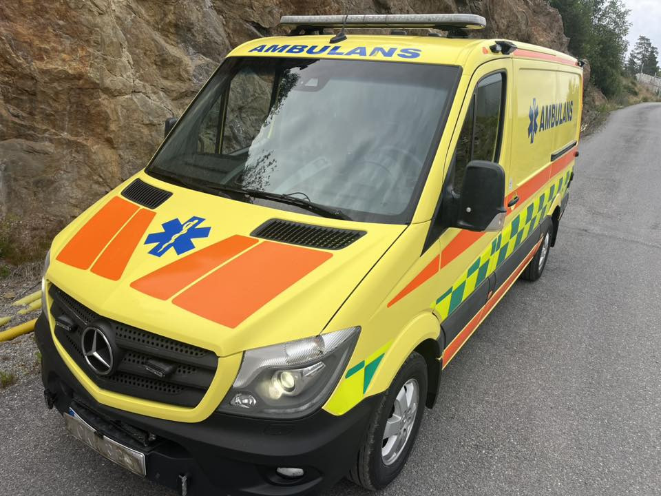 MERCEDES-BENZ Sprinter 319 - AMBULANCE - Ambulancia: foto 1 MERCEDES-BENZ Sprinter 319 - AMBULANCE - Ambulancia: foto 1