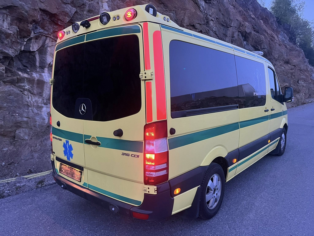 Mercedes-Benz Sprinter 316 - 2 stretcher AMBULANCE / Krankenwagen / Швидка допомога - Ambulancia: foto 3 Mercedes-Benz Sprinter 316 - 2 stretcher AMBULANCE / Krankenwagen / Швидка допомога - Ambulancia: foto 3