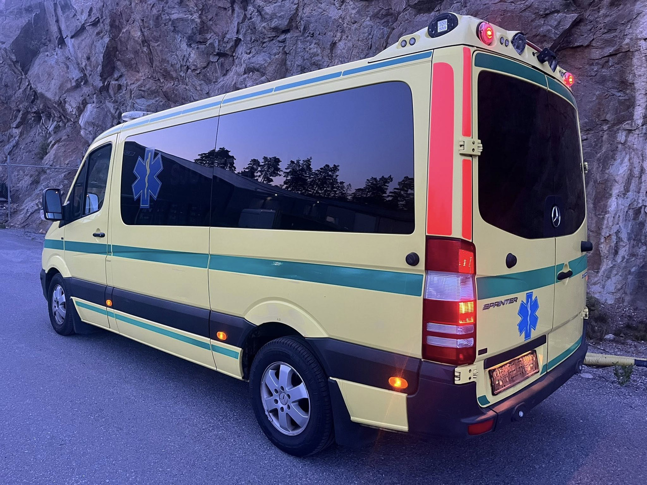 Mercedes-Benz Sprinter 316 - 2 stretcher - Ambulancia: foto 3 Mercedes-Benz Sprinter 316 - 2 stretcher - Ambulancia: foto 3