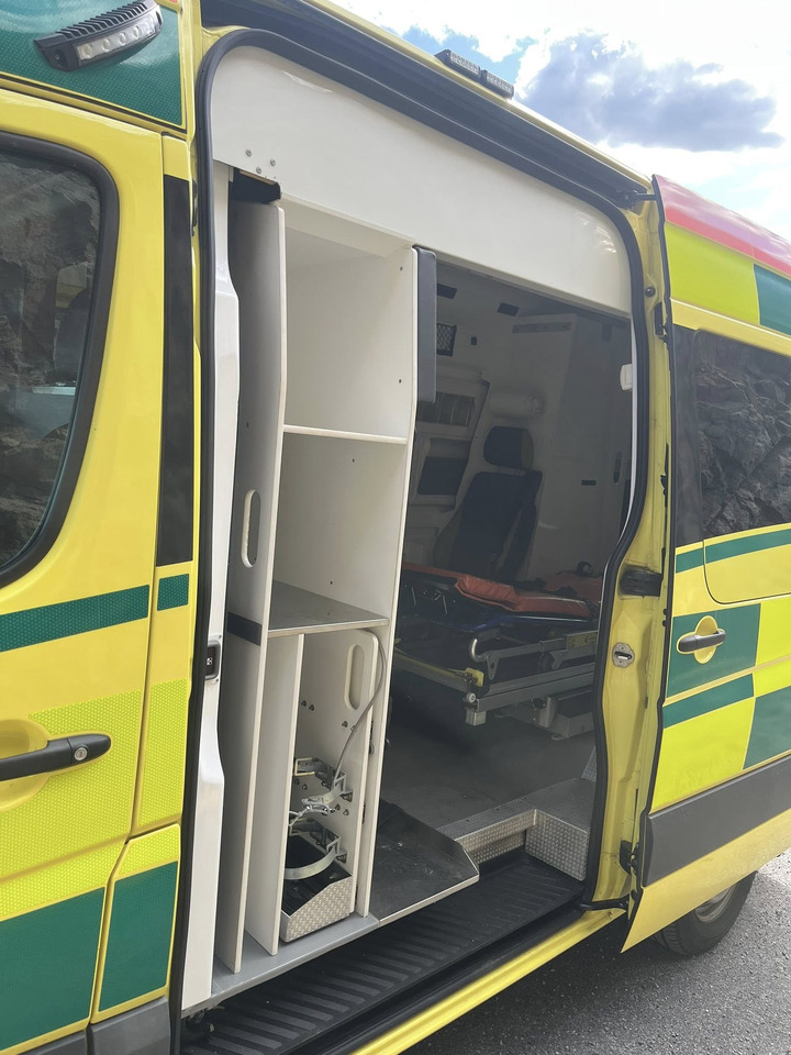 Leasing de Mercedes-Benz Sprinter 319 - AMBULANCE / Krankenwagen / Ambulancia Mercedes-Benz Sprinter 319 - AMBULANCE / Krankenwagen / Ambulancia: foto 9