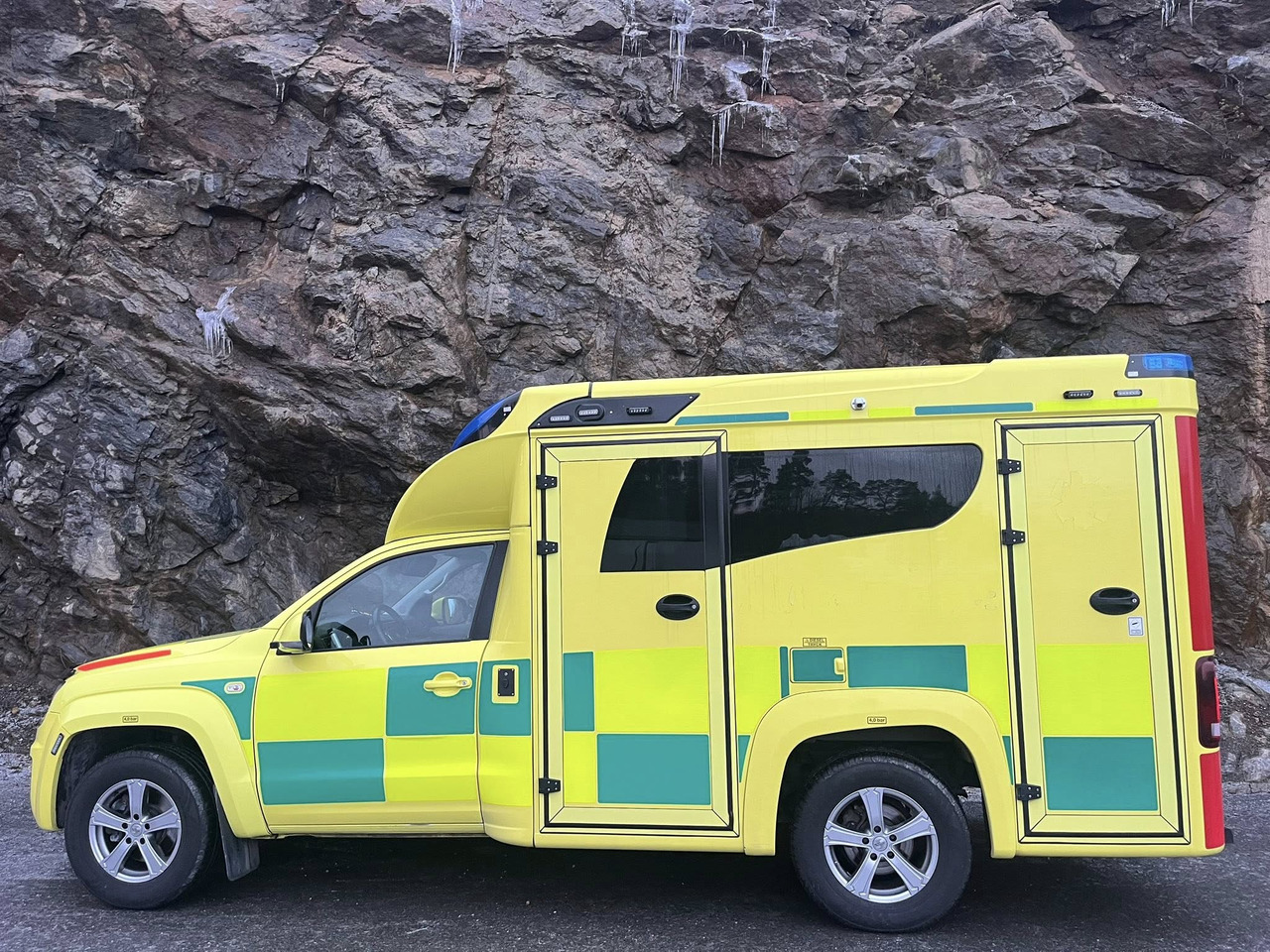 VOLKSWAGEN Amarok 4motion - AMBULANCE / ambulanse / ambulanssi - Ambulancia: foto 5 VOLKSWAGEN Amarok 4motion - AMBULANCE / ambulanse / ambulanssi - Ambulancia: foto 5