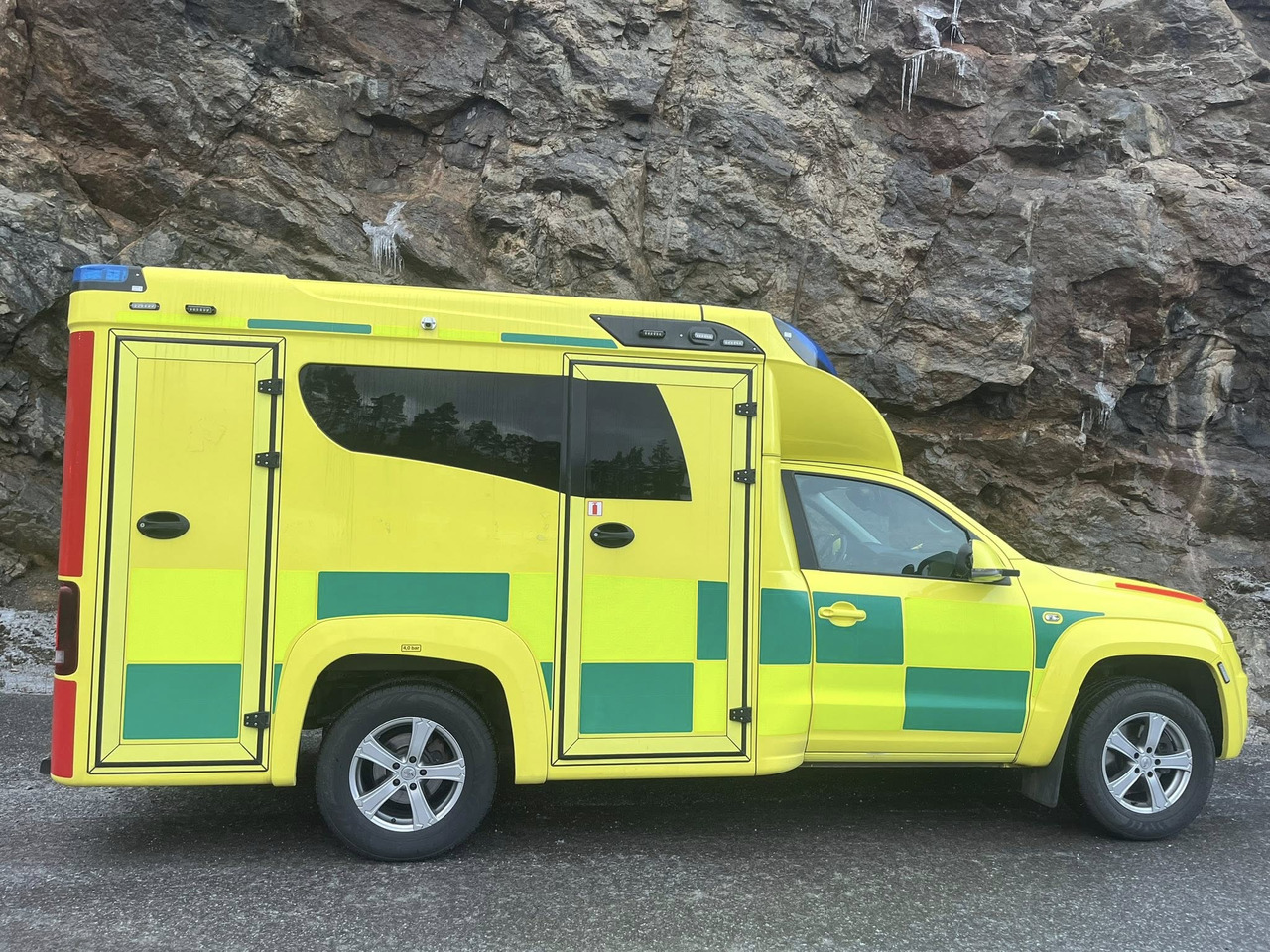 VOLKSWAGEN Amarok 4motion - Ambulancia: foto 4 VOLKSWAGEN Amarok 4motion - Ambulancia: foto 4